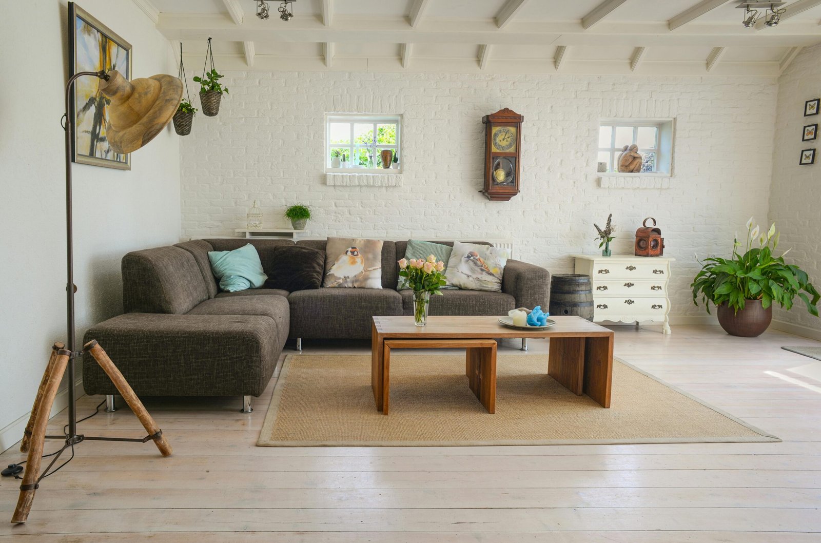 How to Keep a Clean House with a Busy Schedule
